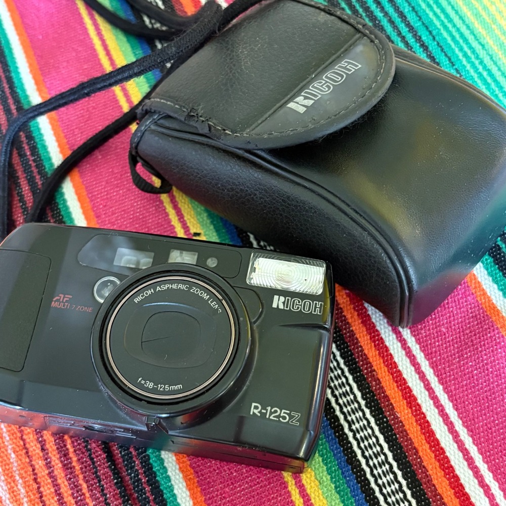 Ricoh‎ R-125Z 35mm Film Camera 38-125mm Aspheric Zoom AF Multi 7 Zone Black